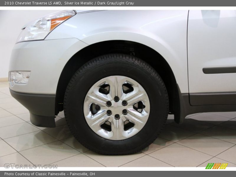 Silver Ice Metallic / Dark Gray/Light Gray 2010 Chevrolet Traverse LS AWD