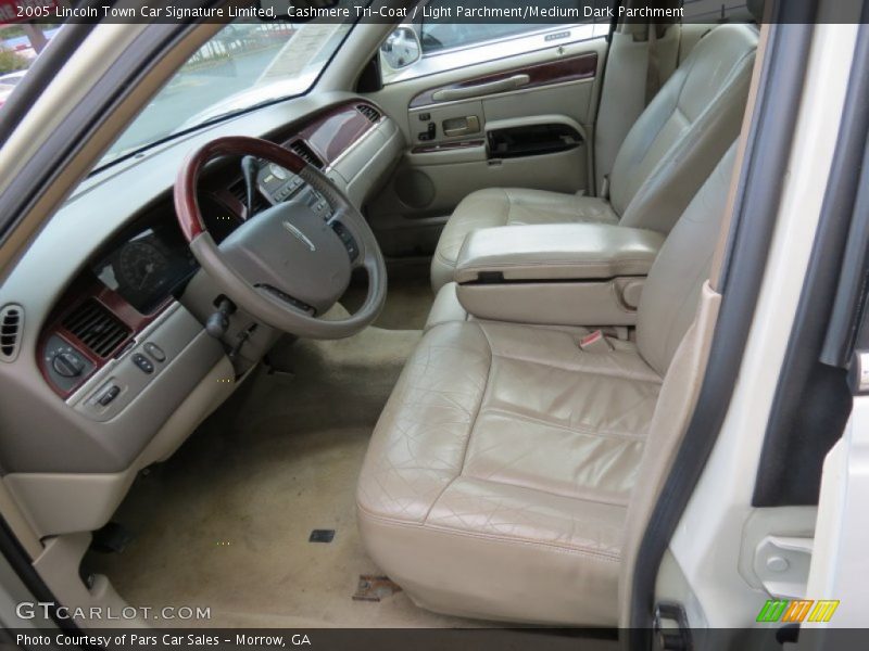 Cashmere Tri-Coat / Light Parchment/Medium Dark Parchment 2005 Lincoln Town Car Signature Limited