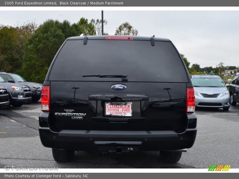 Black Clearcoat / Medium Parchment 2005 Ford Expedition Limited