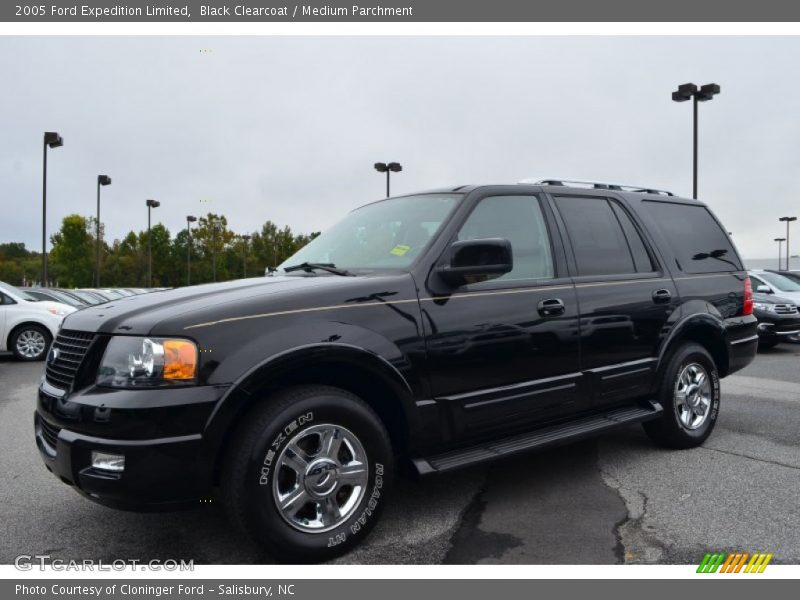 Front 3/4 View of 2005 Expedition Limited