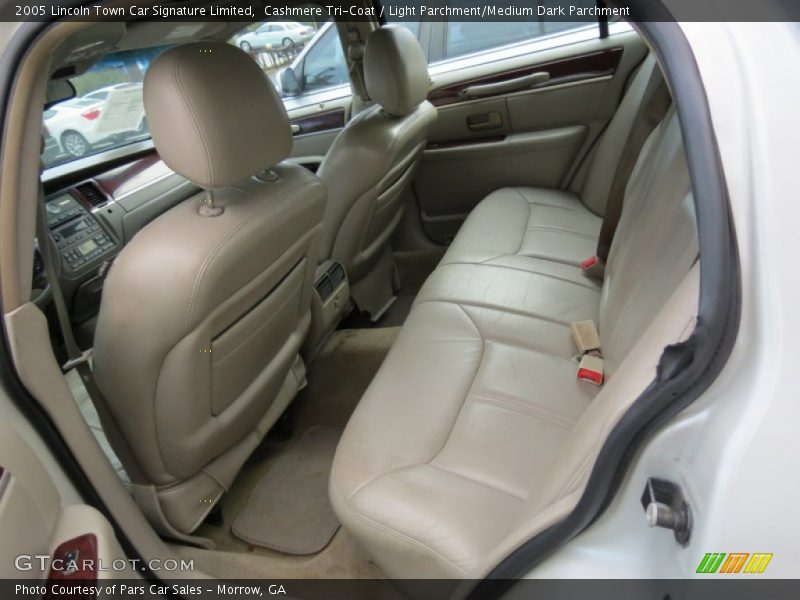Cashmere Tri-Coat / Light Parchment/Medium Dark Parchment 2005 Lincoln Town Car Signature Limited