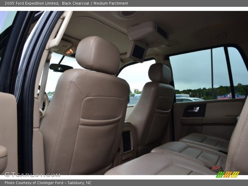 Black Clearcoat / Medium Parchment 2005 Ford Expedition Limited