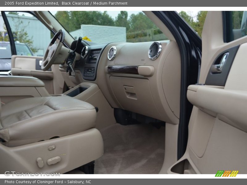 Black Clearcoat / Medium Parchment 2005 Ford Expedition Limited