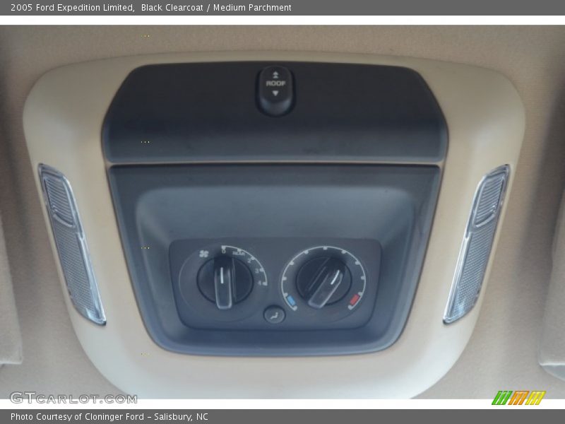 Black Clearcoat / Medium Parchment 2005 Ford Expedition Limited