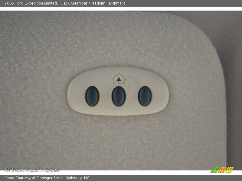 Black Clearcoat / Medium Parchment 2005 Ford Expedition Limited