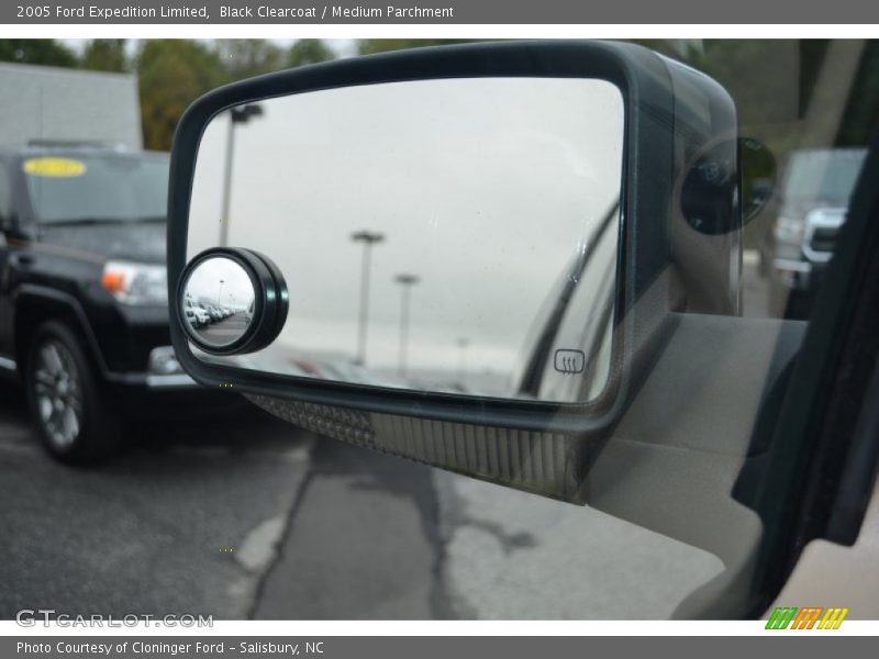 Black Clearcoat / Medium Parchment 2005 Ford Expedition Limited