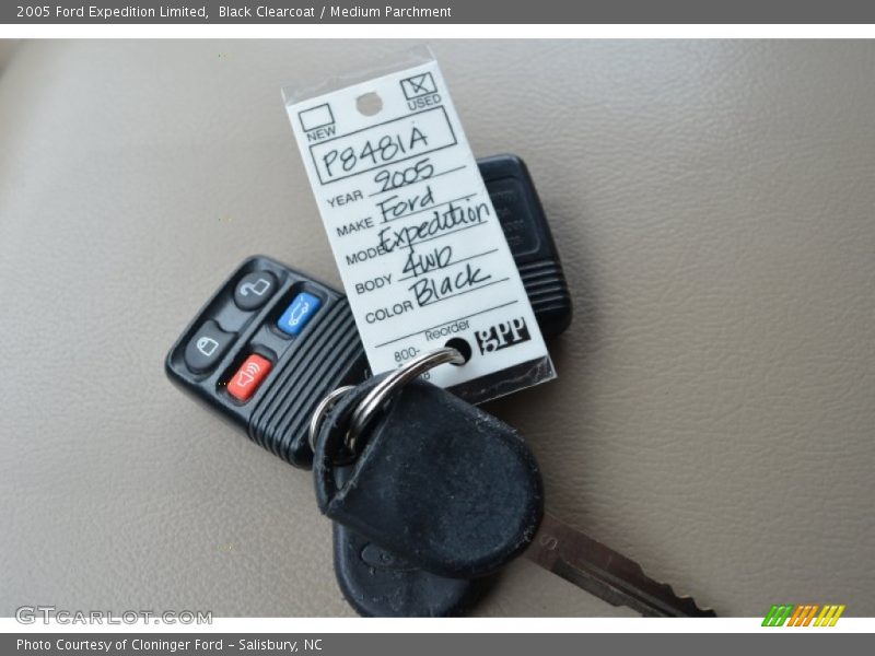 Black Clearcoat / Medium Parchment 2005 Ford Expedition Limited