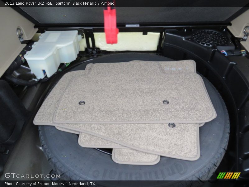 Santorini Black Metallic / Almond 2013 Land Rover LR2 HSE
