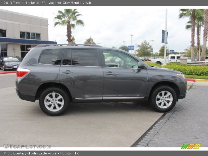 Magnetic Gray Metallic / Ash 2013 Toyota Highlander SE