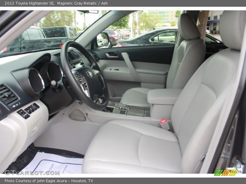 Magnetic Gray Metallic / Ash 2013 Toyota Highlander SE