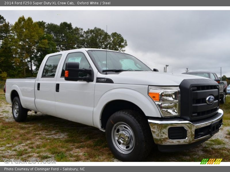 Front 3/4 View of 2014 F250 Super Duty XL Crew Cab