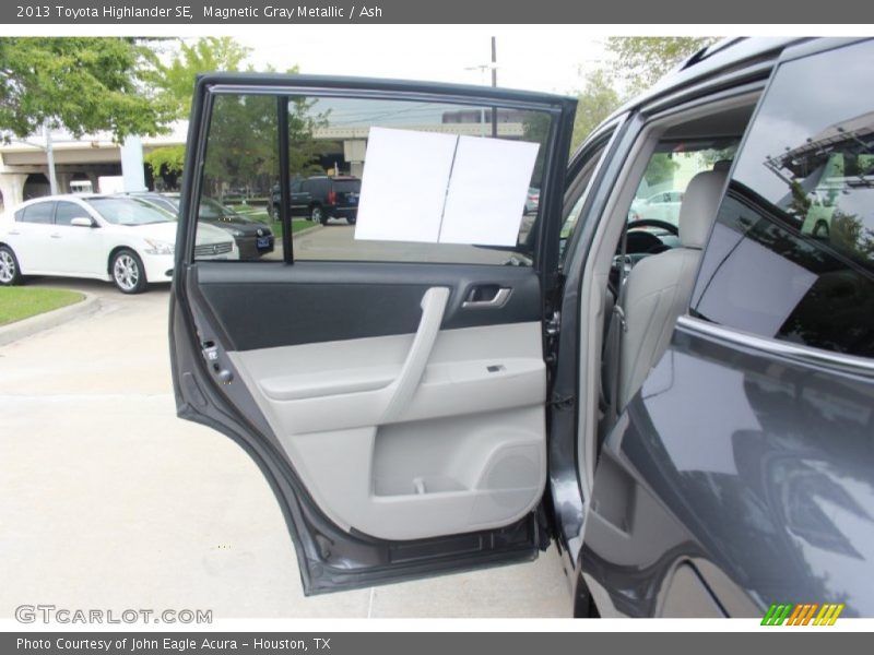 Magnetic Gray Metallic / Ash 2013 Toyota Highlander SE