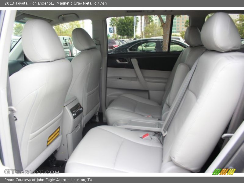 Magnetic Gray Metallic / Ash 2013 Toyota Highlander SE