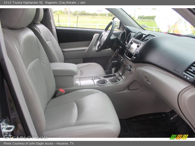 Magnetic Gray Metallic / Ash 2013 Toyota Highlander SE