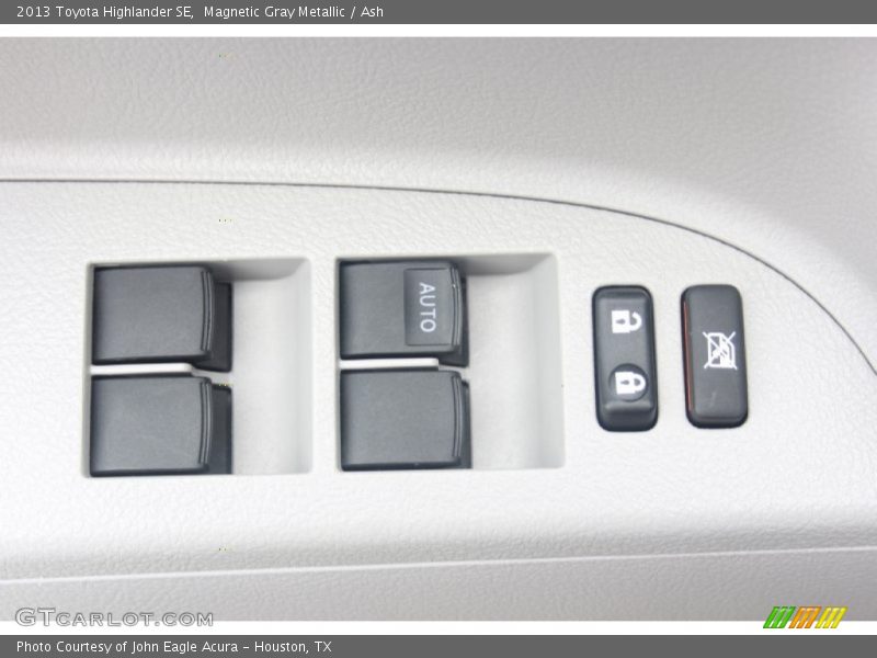 Magnetic Gray Metallic / Ash 2013 Toyota Highlander SE