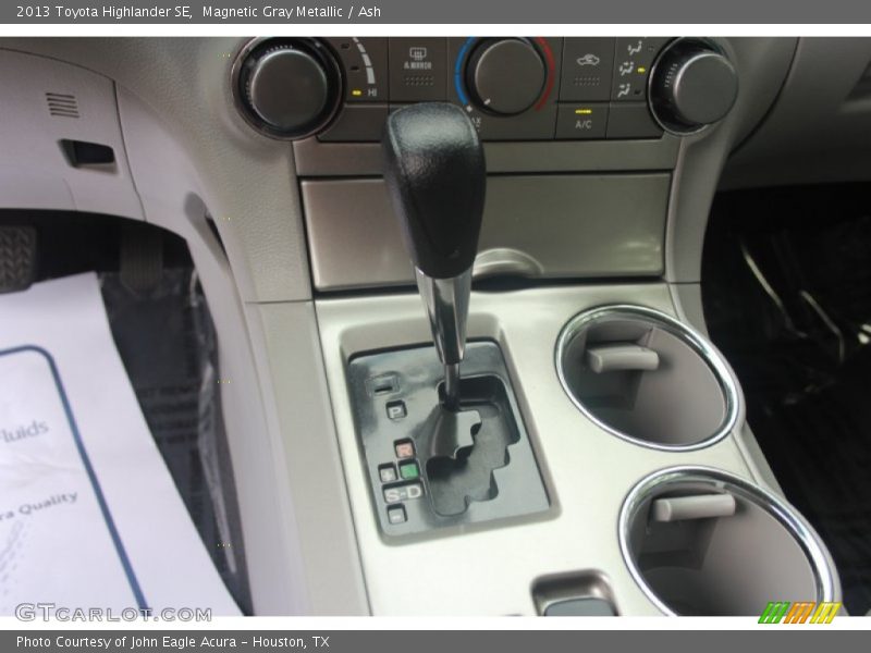 Magnetic Gray Metallic / Ash 2013 Toyota Highlander SE