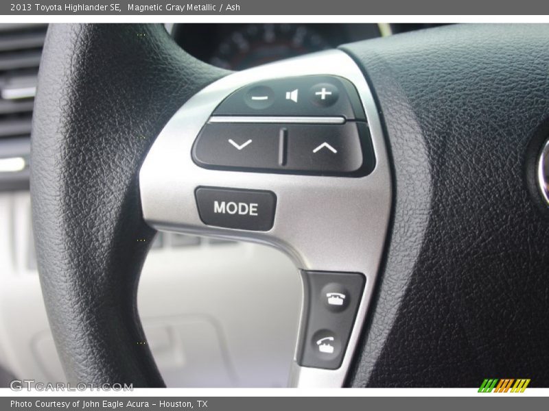 Magnetic Gray Metallic / Ash 2013 Toyota Highlander SE