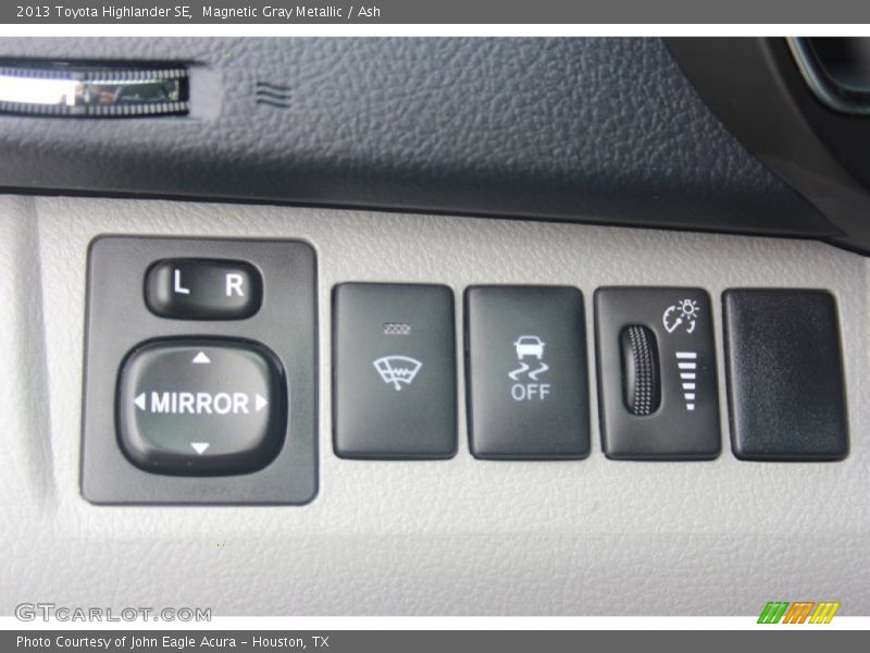 Magnetic Gray Metallic / Ash 2013 Toyota Highlander SE