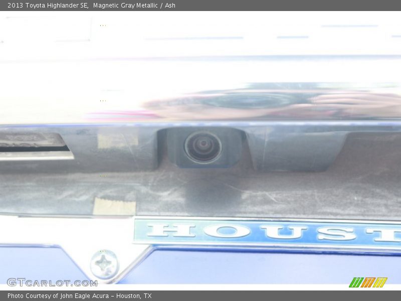 Magnetic Gray Metallic / Ash 2013 Toyota Highlander SE