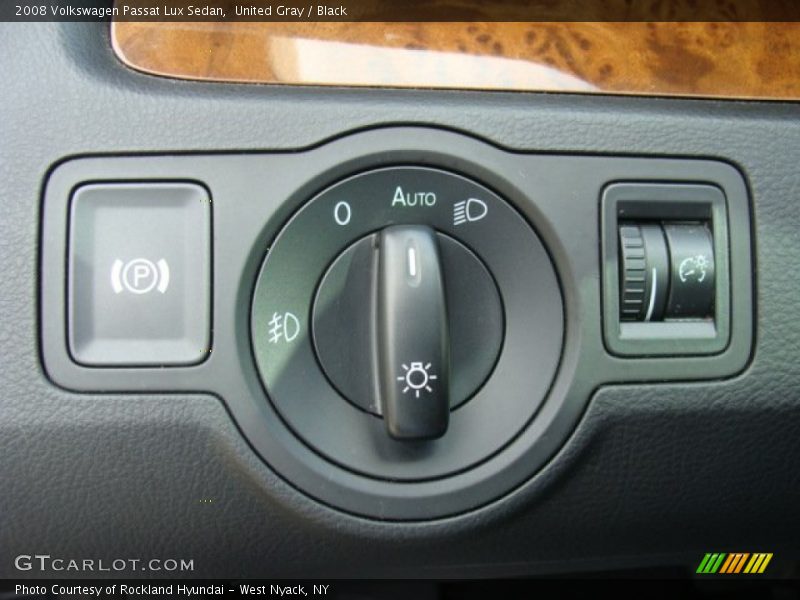 United Gray / Black 2008 Volkswagen Passat Lux Sedan