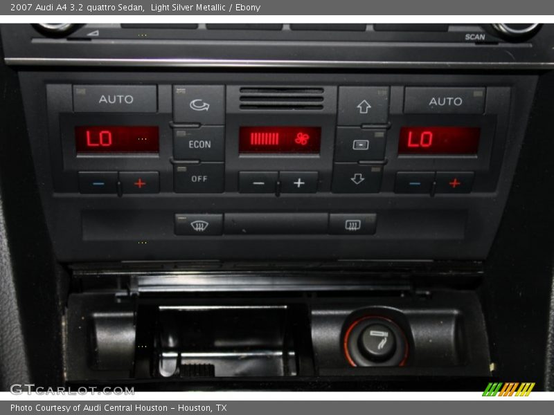 Controls of 2007 A4 3.2 quattro Sedan