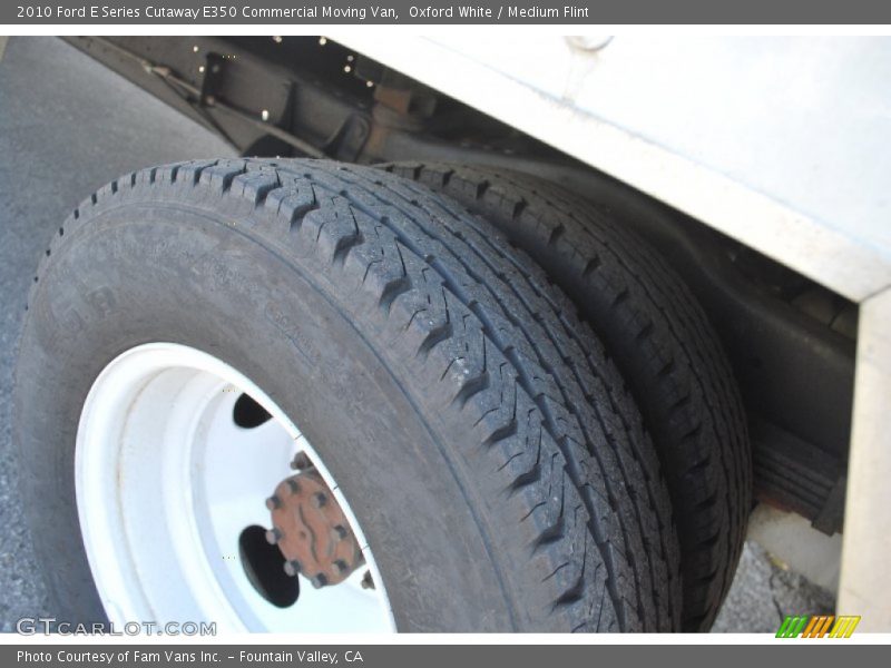 Oxford White / Medium Flint 2010 Ford E Series Cutaway E350 Commercial Moving Van