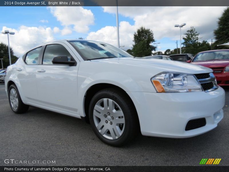 Bright White / Black 2014 Dodge Avenger SE