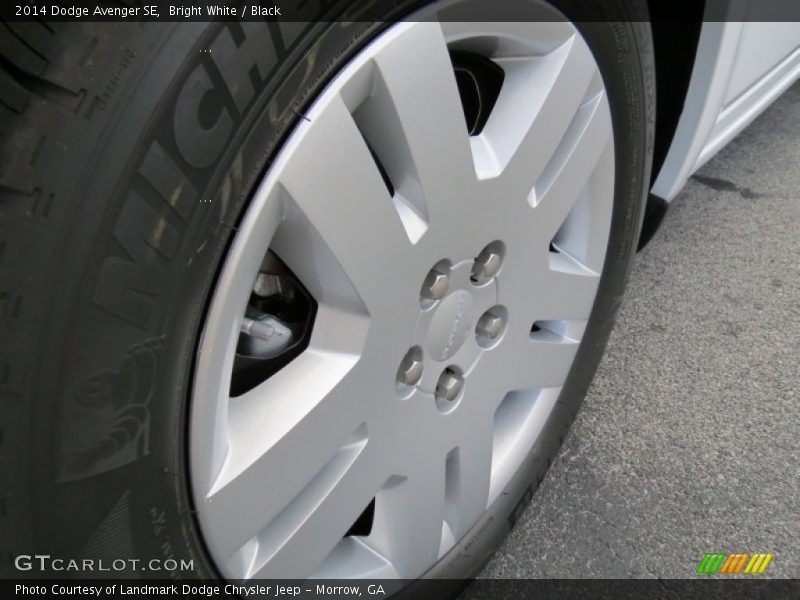 Bright White / Black 2014 Dodge Avenger SE