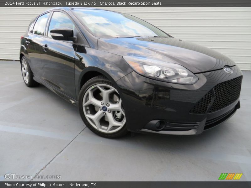 Front 3/4 View of 2014 Focus ST Hatchback