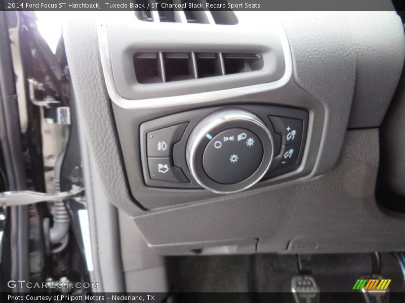 Controls of 2014 Focus ST Hatchback