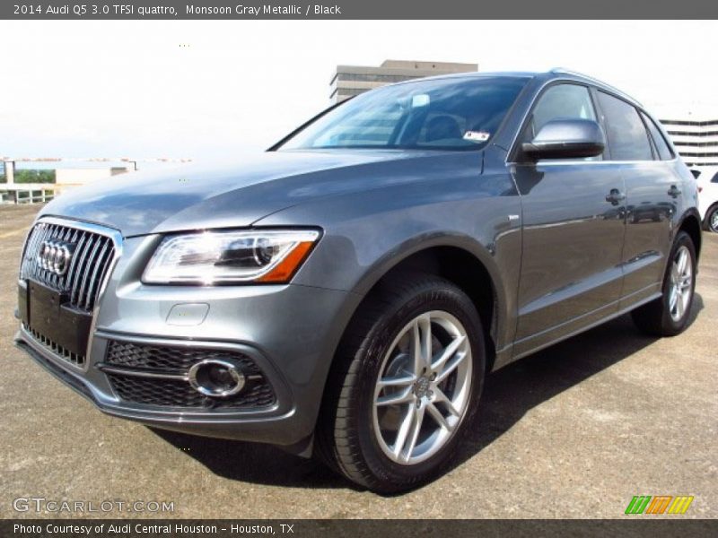 Front 3/4 View of 2014 Q5 3.0 TFSI quattro