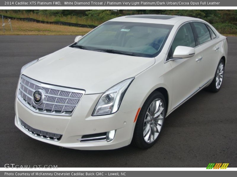 Front 3/4 View of 2014 XTS Platinum FWD