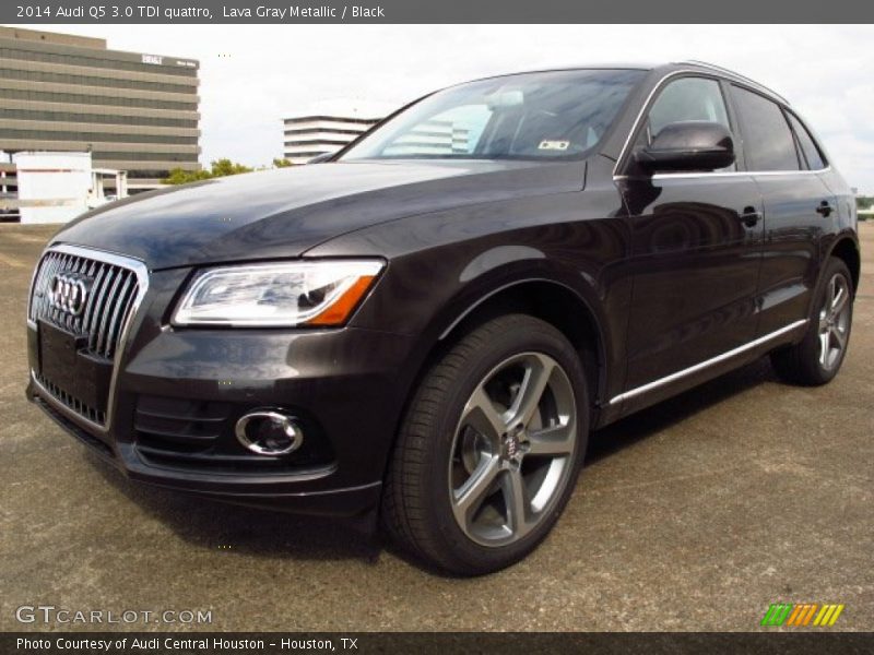 Front 3/4 View of 2014 Q5 3.0 TDI quattro