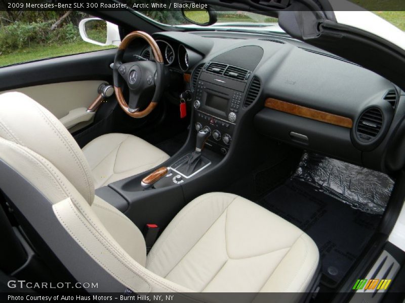 Dashboard of 2009 SLK 300 Roadster