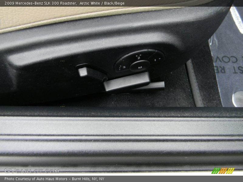 Arctic White / Black/Beige 2009 Mercedes-Benz SLK 300 Roadster