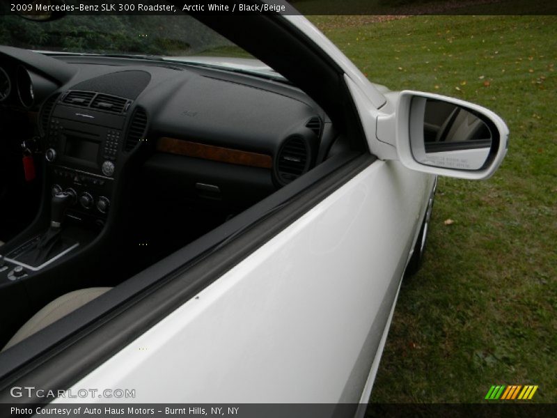 Arctic White / Black/Beige 2009 Mercedes-Benz SLK 300 Roadster
