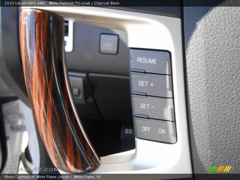 White Platinum Tri-Coat / Charcoal Black 2010 Lincoln MKX AWD