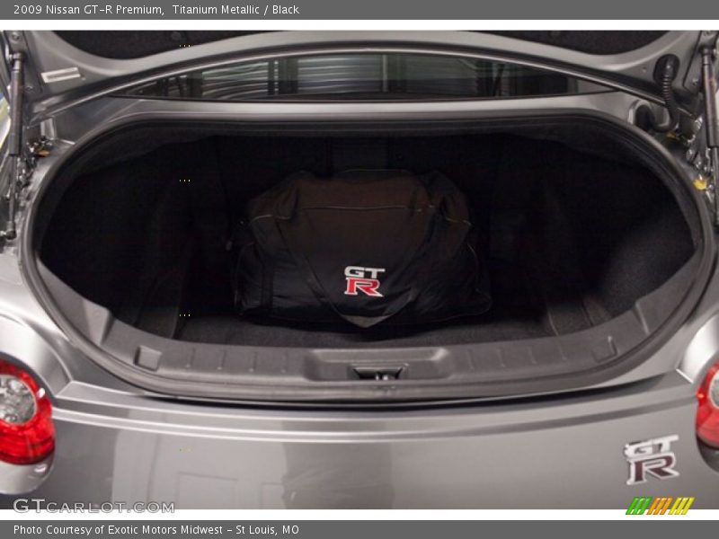  2009 GT-R Premium Trunk