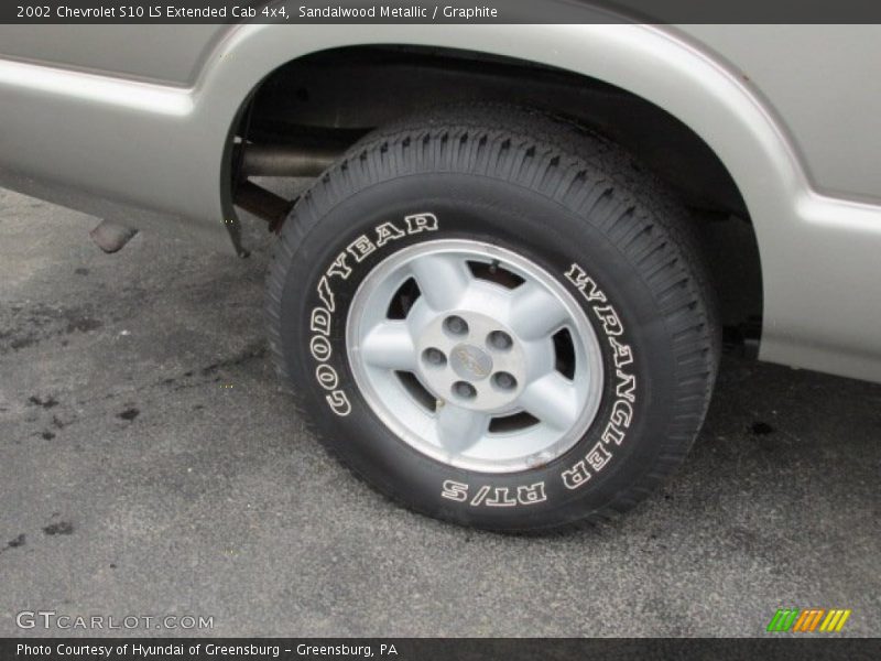 Sandalwood Metallic / Graphite 2002 Chevrolet S10 LS Extended Cab 4x4