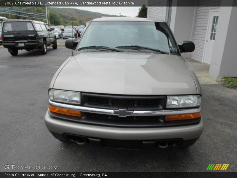 Sandalwood Metallic / Graphite 2002 Chevrolet S10 LS Extended Cab 4x4
