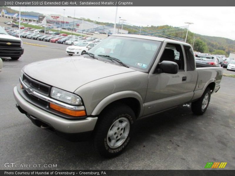 Sandalwood Metallic / Graphite 2002 Chevrolet S10 LS Extended Cab 4x4