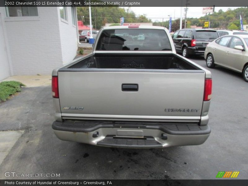 Sandalwood Metallic / Graphite 2002 Chevrolet S10 LS Extended Cab 4x4