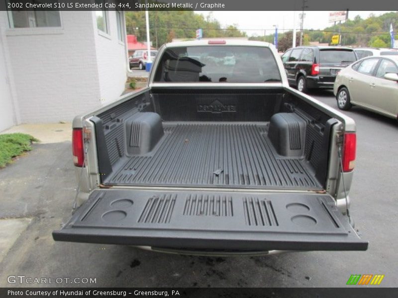 Sandalwood Metallic / Graphite 2002 Chevrolet S10 LS Extended Cab 4x4