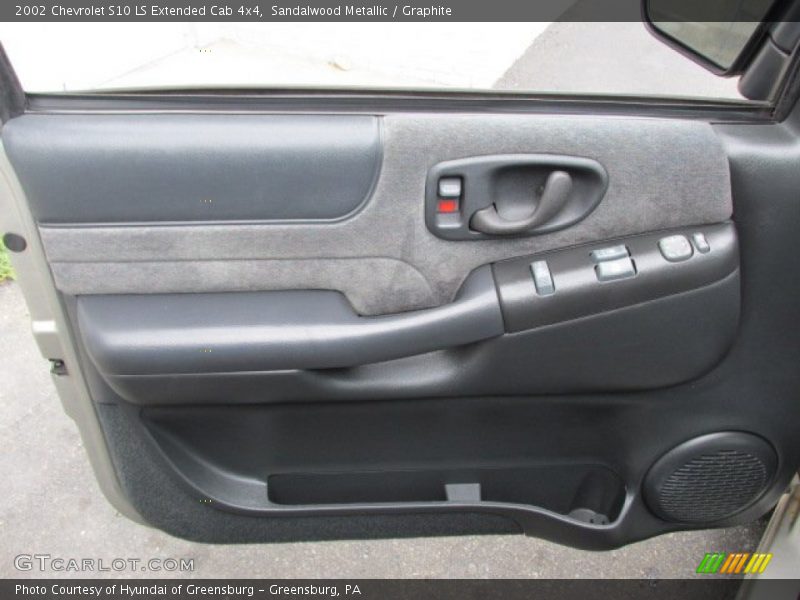 Sandalwood Metallic / Graphite 2002 Chevrolet S10 LS Extended Cab 4x4