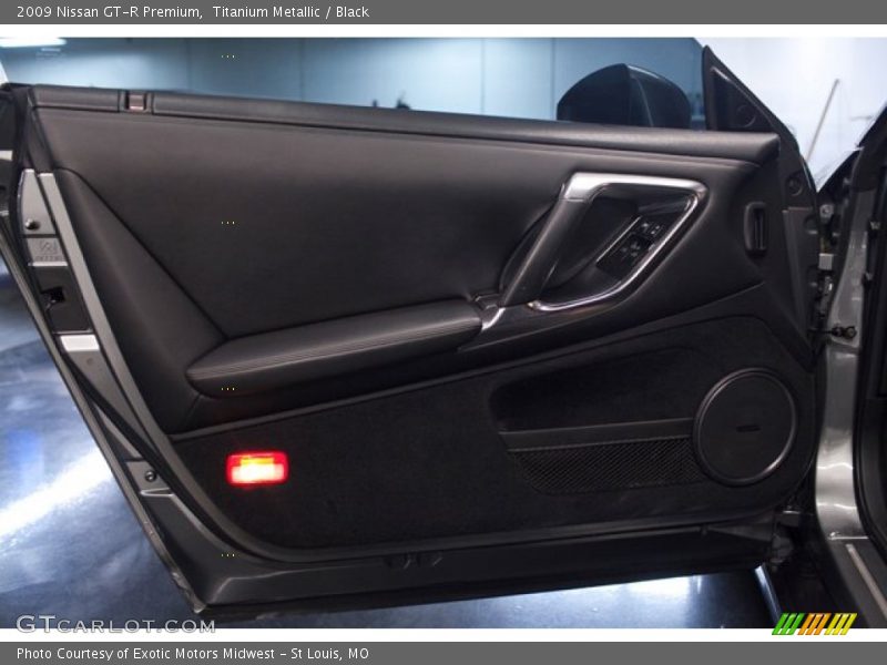 Door Panel of 2009 GT-R Premium
