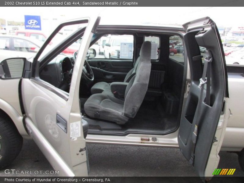 Sandalwood Metallic / Graphite 2002 Chevrolet S10 LS Extended Cab 4x4
