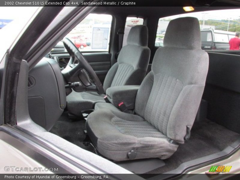 Sandalwood Metallic / Graphite 2002 Chevrolet S10 LS Extended Cab 4x4