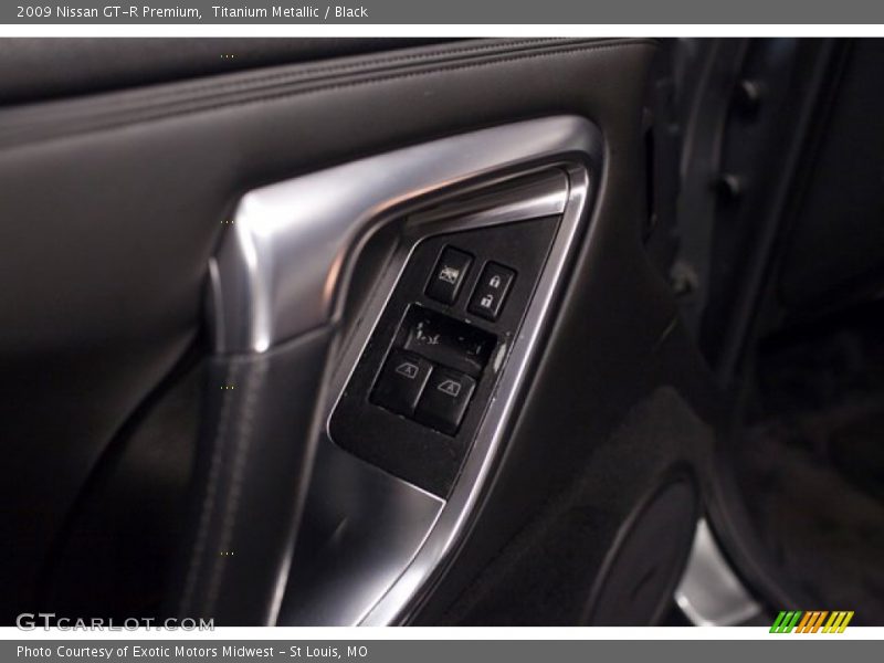 Controls of 2009 GT-R Premium