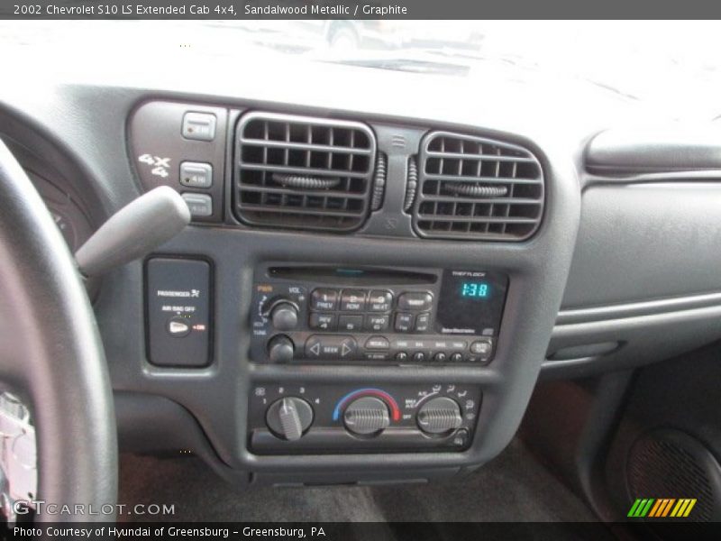 Sandalwood Metallic / Graphite 2002 Chevrolet S10 LS Extended Cab 4x4