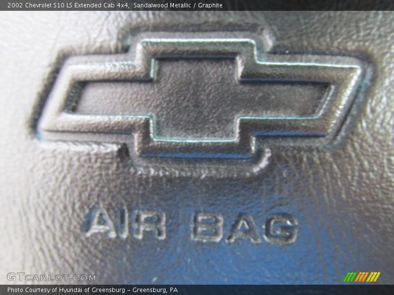 Sandalwood Metallic / Graphite 2002 Chevrolet S10 LS Extended Cab 4x4